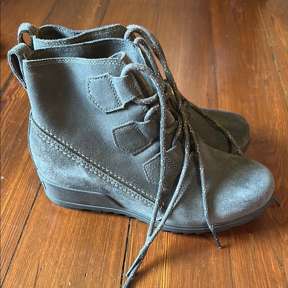 NWOT Ladies SOREL Suede Lace-Up Ankle Booties - Picture 3 of 7